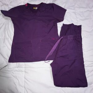 Wonder wink WonderFlex purple scrubs set top is small bottoms are Med Tall